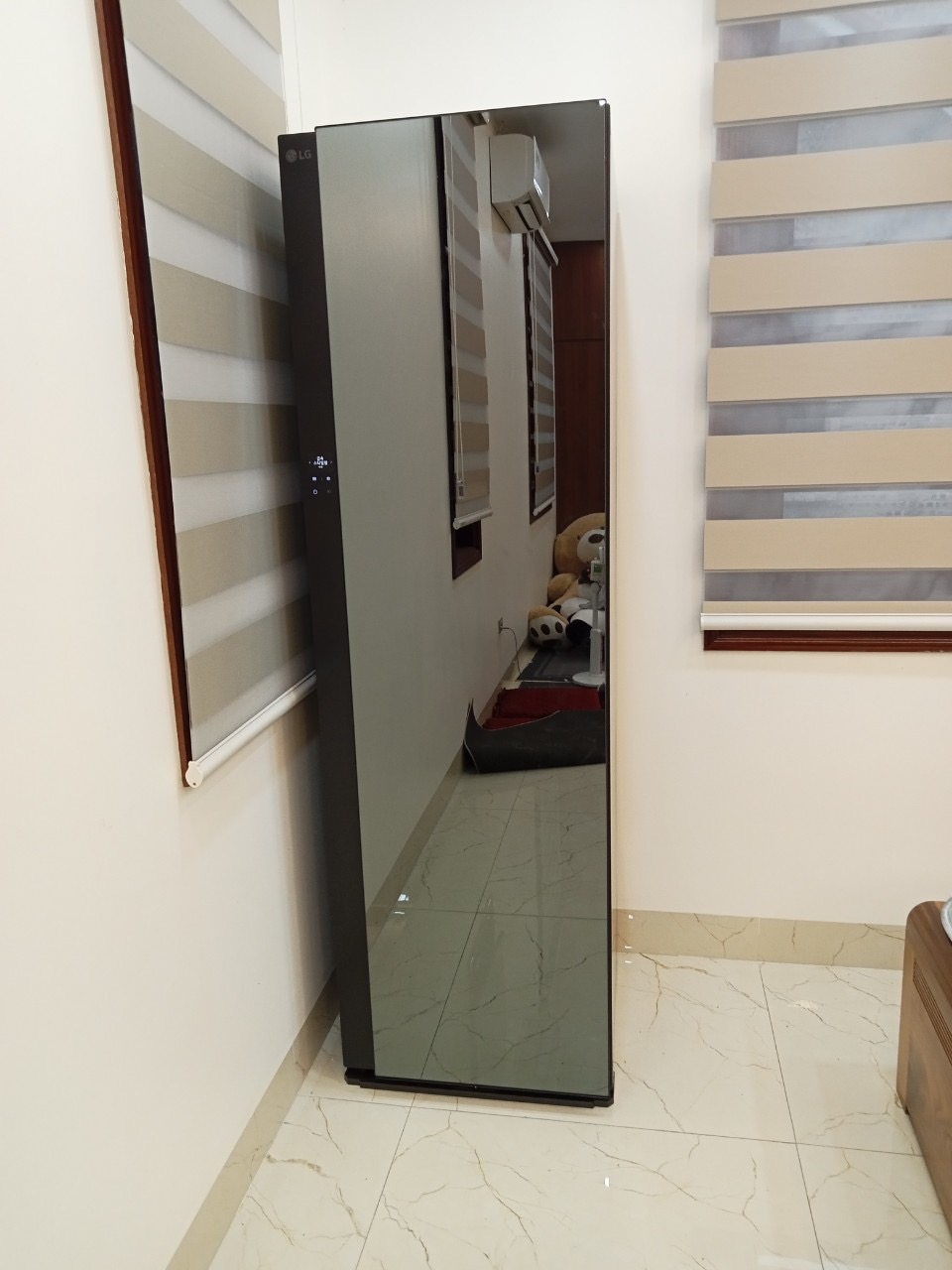 558920866_4247341228918322_4622287259403912714_n Máy giặt hấp sấy LG Styler SC5GMR8GH